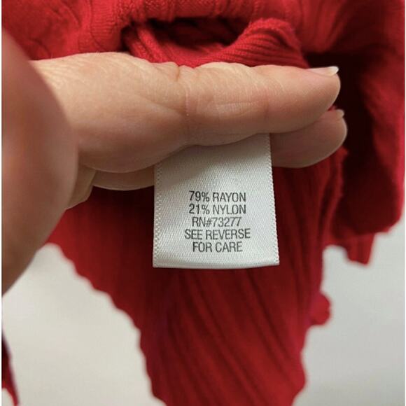 2/$30 Croft & Barrow Women’s XXL Red Ribbed Side Button Crew Neck Sweater - Picture 7 of 10
